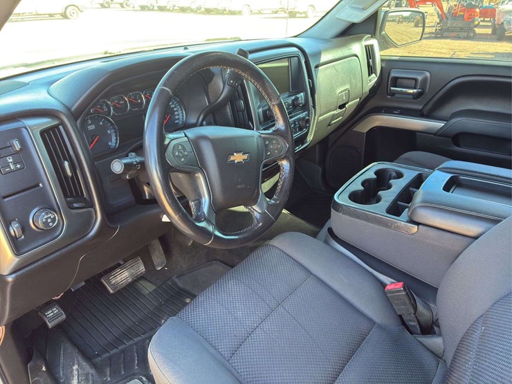 2019-chevrolet-silverado-1500-lt-image-10