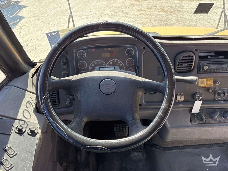 2008-freightliner-b2-image-12