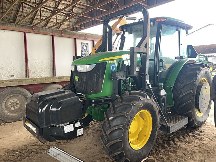 john-deere-6135e-image-1