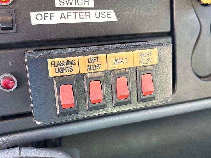 2006-international-durastar-4300-image-37