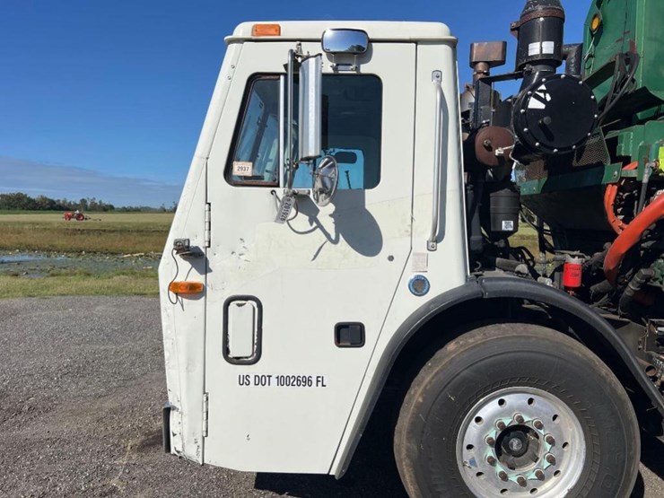 2015-mack-leu633-image-8