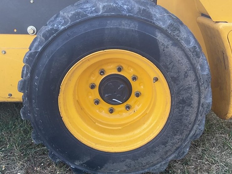 2012-new-holland-l225-image-10