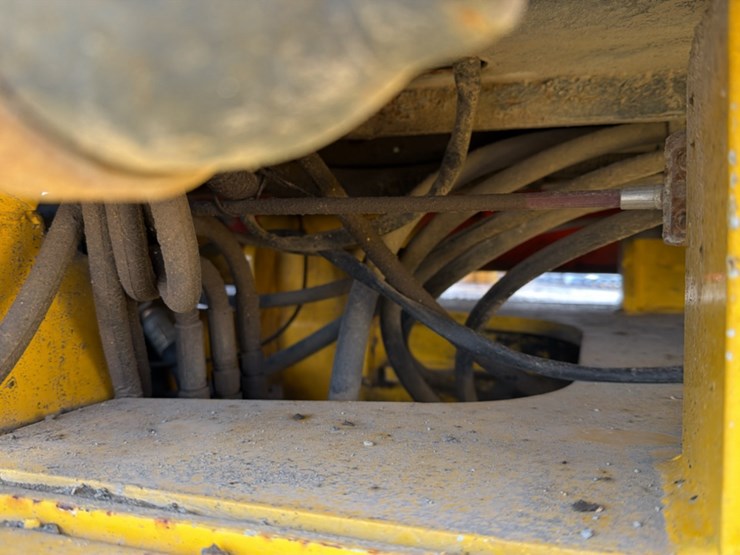 #1401-•-coyote-c14-4-compact-wheel-loader-image-21