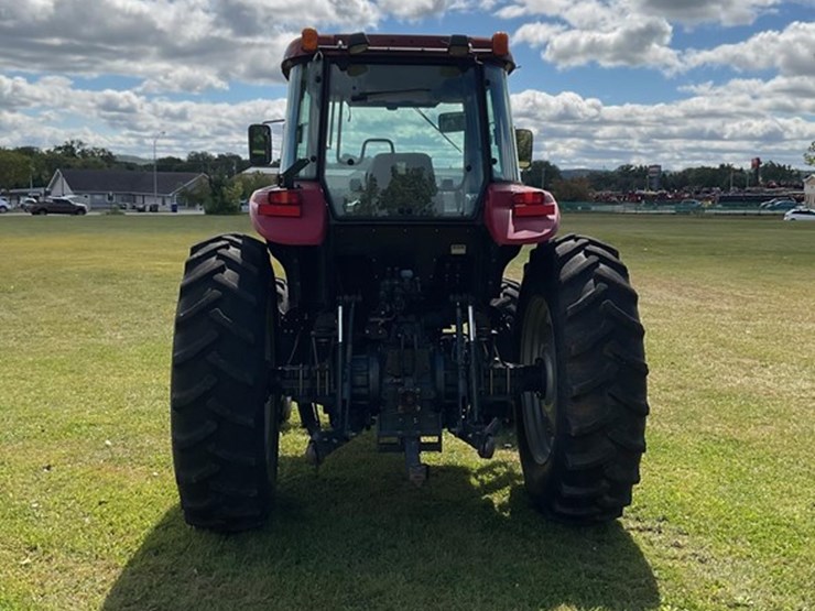 2015-case-ih-farmall-140a-image-5