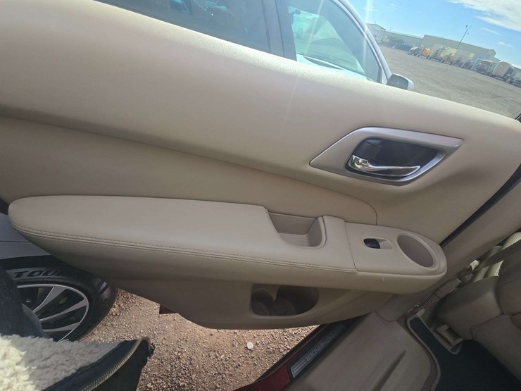 2014-nissan-pathfinder-sl-image-9