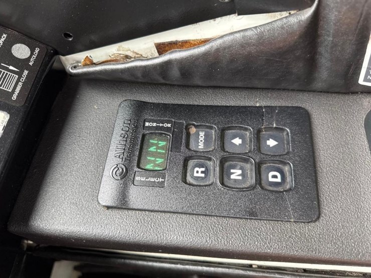 2014-mack-leu613-image-25