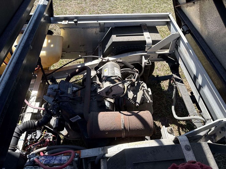 2008-club-car-carryall-2-gas-utility-cart-image-9