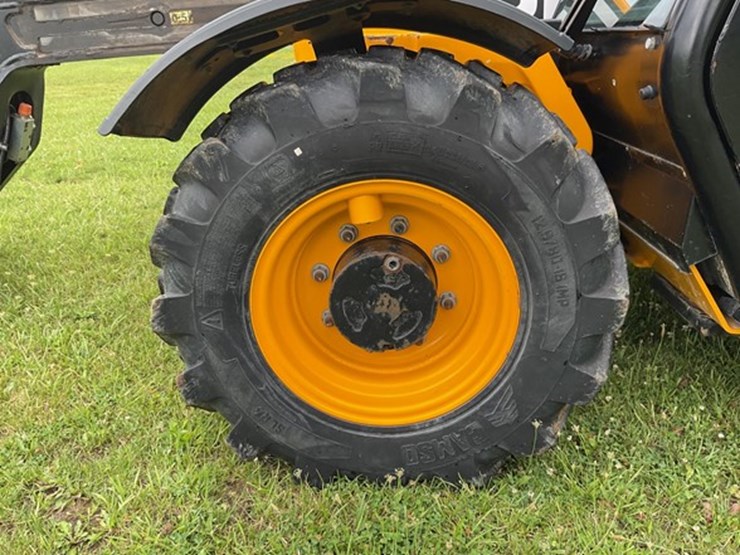 2022-jcb-525-60-image-9