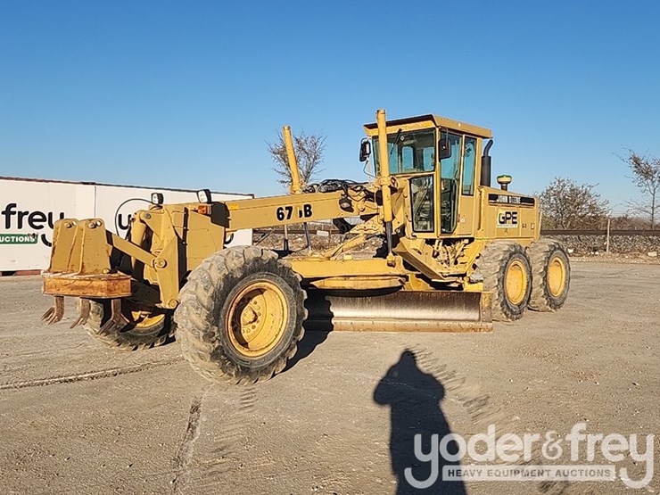 1995-deere-670b-image-1