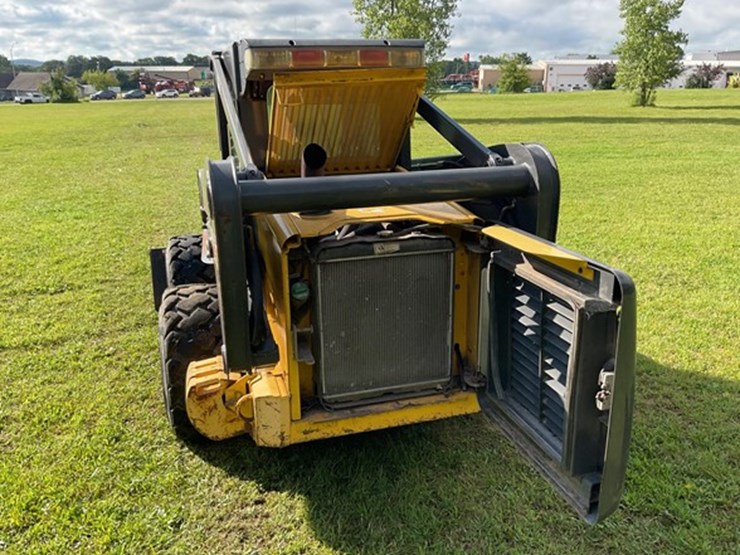 2007-new-holland-l185-image-13