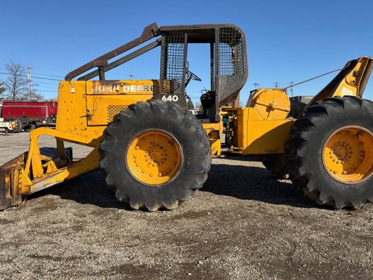 1985-john-deere-640c-image-2