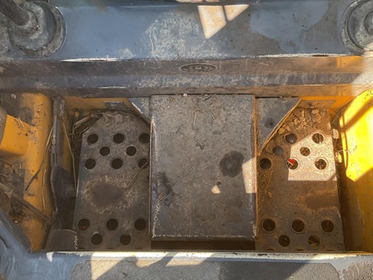 2005-gehl-4640-image-15