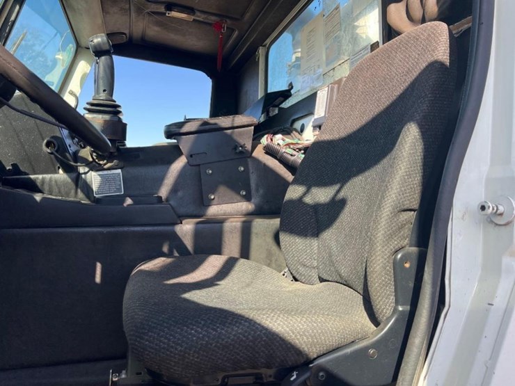 2014-mack-leu613-image-35