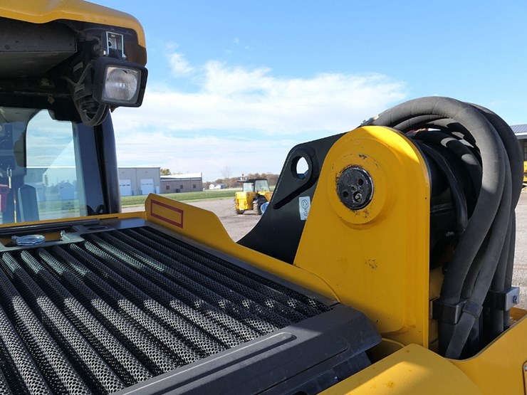 2017-jcb-3ts-8w-image-12