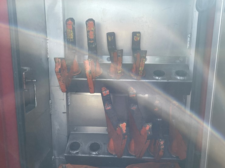 #3824-•-2019-peterbilt-heavy-rotator-(has-mn-title-in-delay,-may-take-6-8-weeks)-image-61