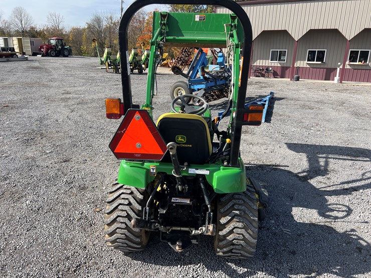 john-deere-2305-image-3