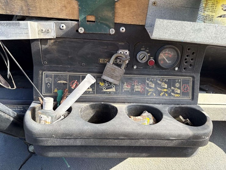 2004-e-z-go-st350-gas-utility-cart-image-8