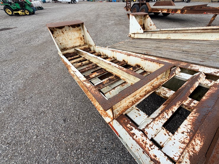 #2201-•-1989-international-equipment-trailer-image-19