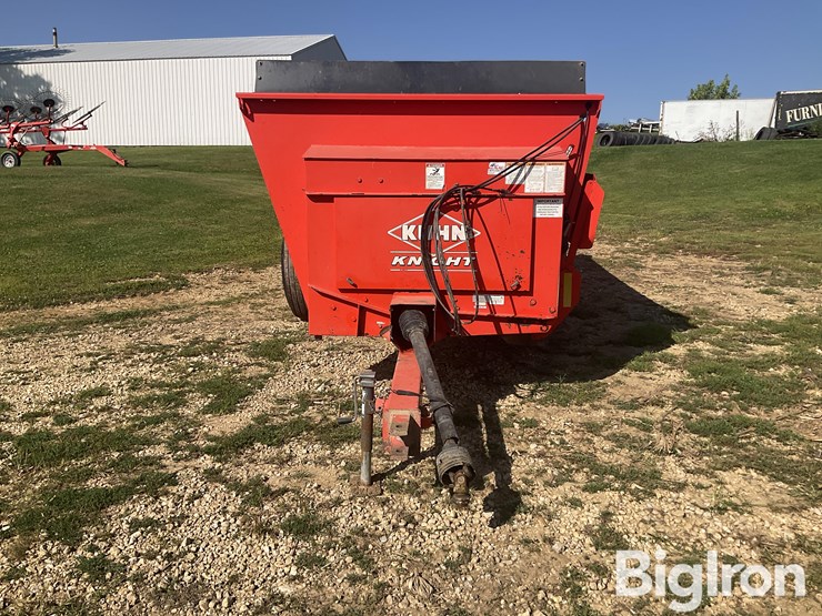 2012-kuhn-8124-slinger-manure-spreader-image-2