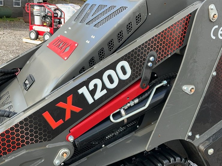 #1050-•-2024-lynx-lx-1200-mini-skid-steer-loader-image-13