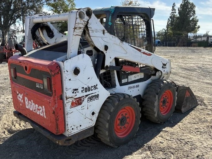 2019-bobcat-s570-image-3