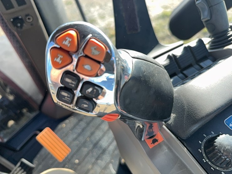 2017-case-ih-magnum-250-image-107