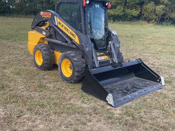 2012-new-holland-l225-image-7