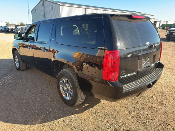 2011-gmc-yukon-xl-image-4