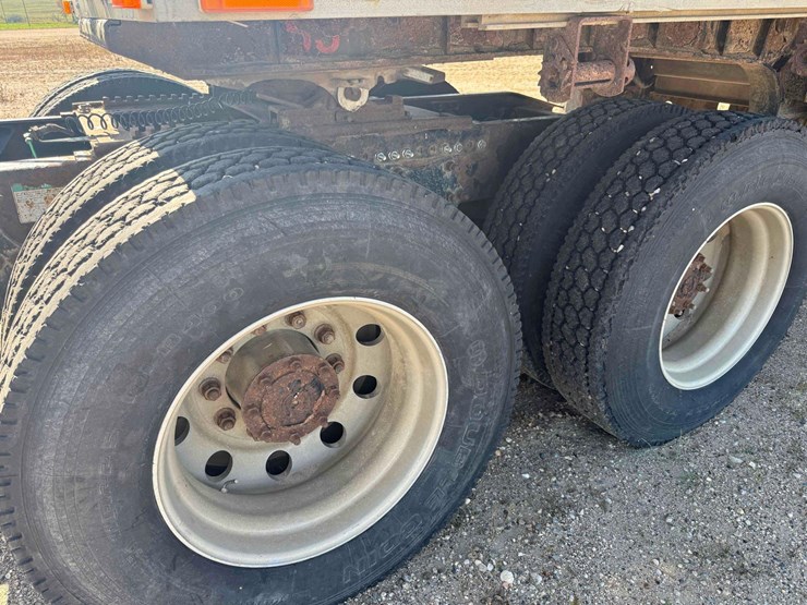 2000-freightliner-fl120-century-class-semi-image-7