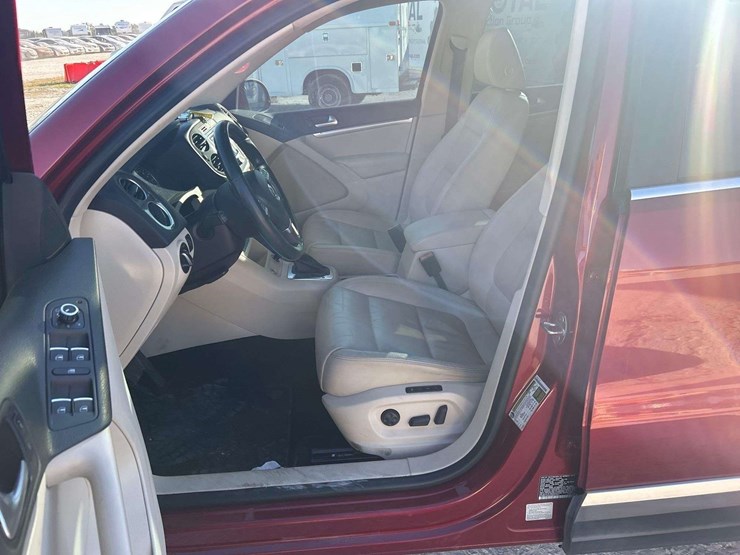 2012-volkswagen-tiguan-image-14