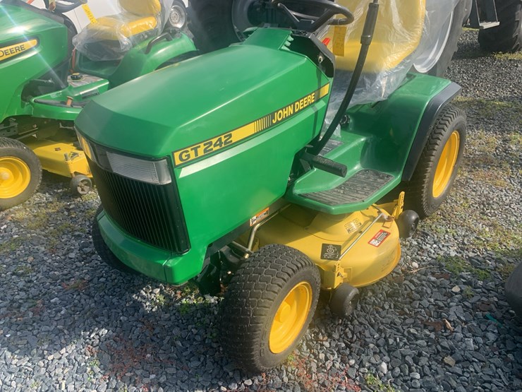john-deere-gt242-image-1