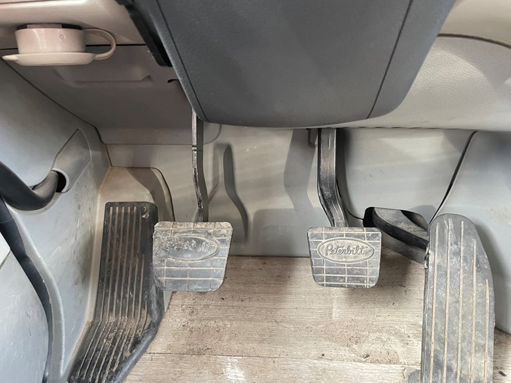 #3822-•-2019-peterbilt-heavy-rotator-truck-(has-mn-title-in-delay,-may-take-6-8-weeks)-image-63