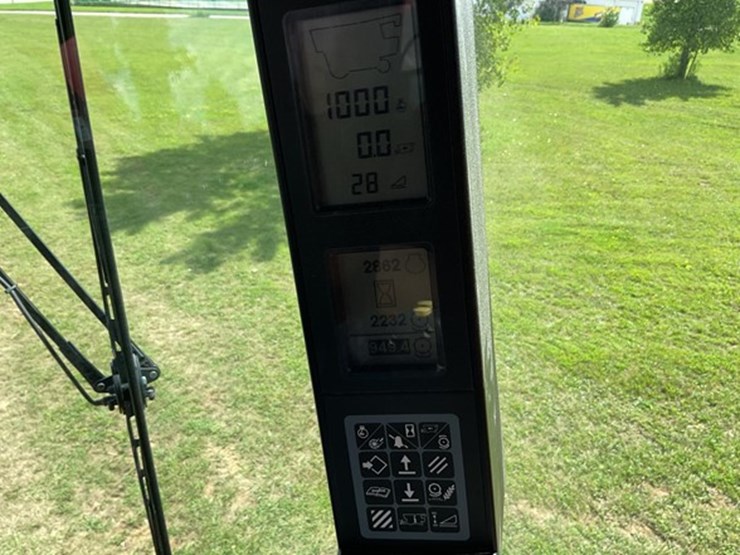 2011-case-ih-6088-image-33