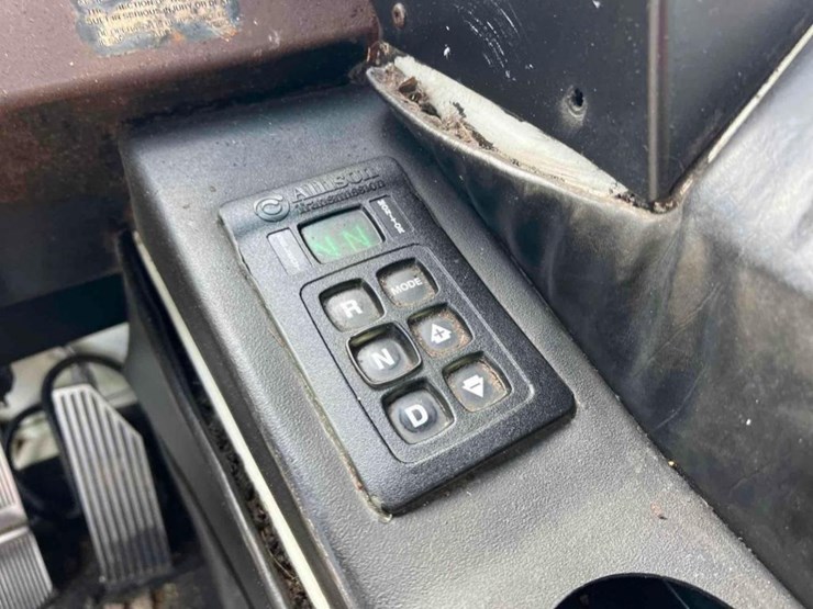 2013-mack-leu633-image-33