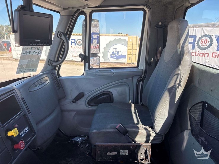 2006-international-durastar-4300-image-25