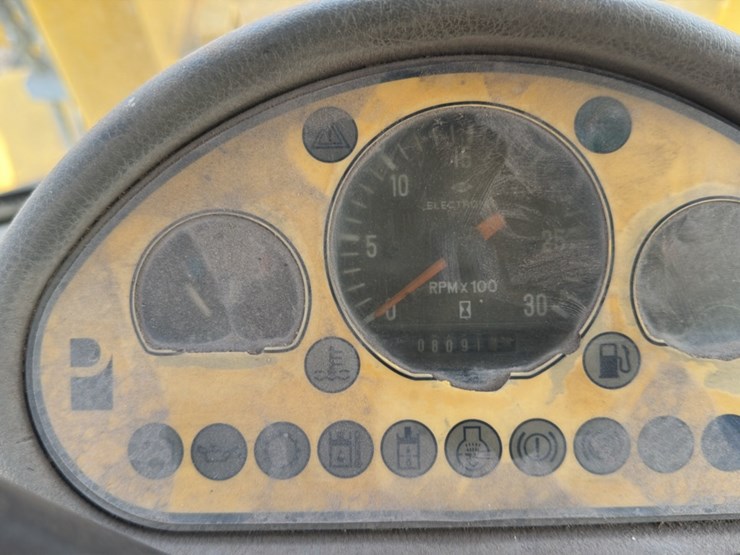 #1401-•-coyote-c14-4-compact-wheel-loader-image-14