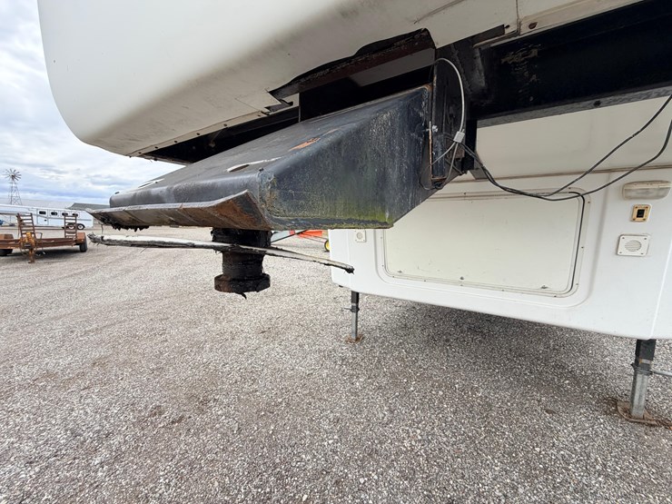 #2250-•-2005-nu-wa-hitchhiker-ii-ls-fifth-wheel-travel-trailer-image-15
