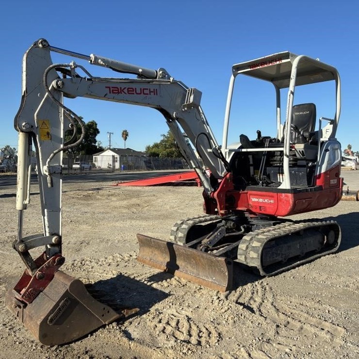 2022 TAKEUCHI TB230