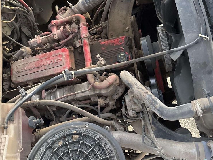 2017-freightliner-114sd-image-31