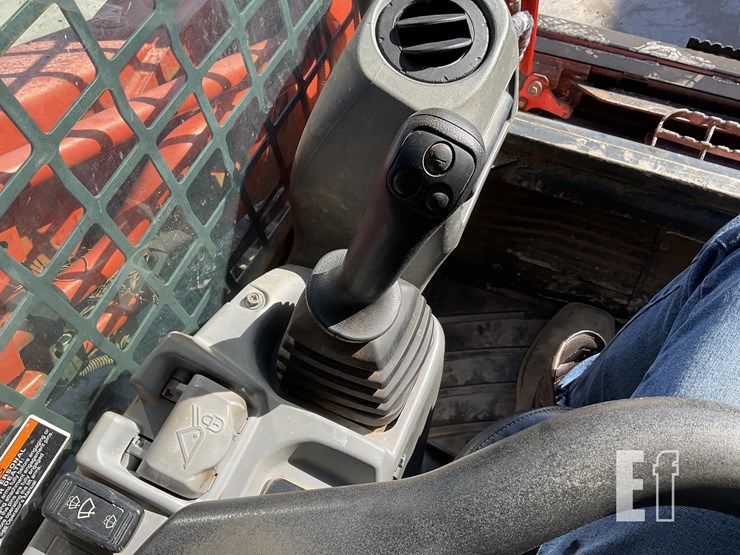 2015-kubota-svl90-2-image-17