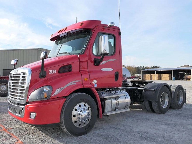 2018-freightliner-cascadia-113-image-1