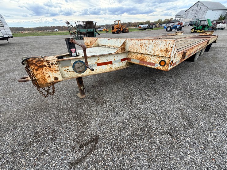 #2201-•-1989-international-equipment-trailer-image-1