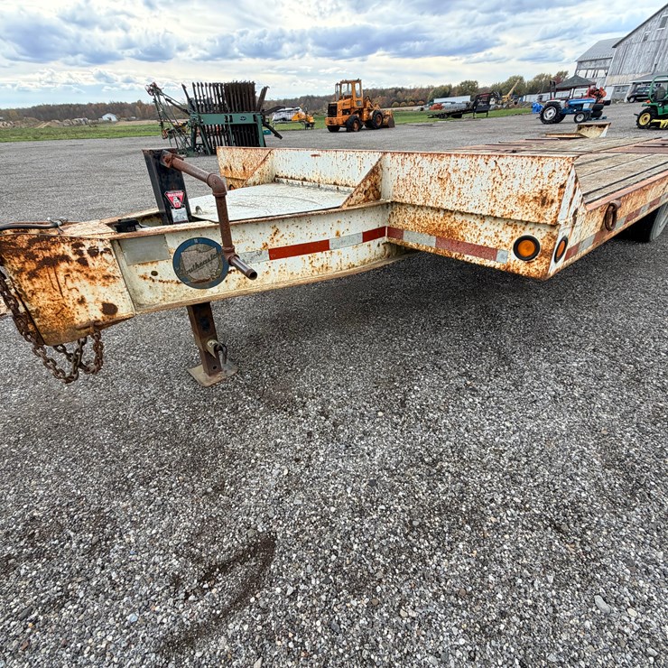 #2201 • 1989 International Equipment Trailer