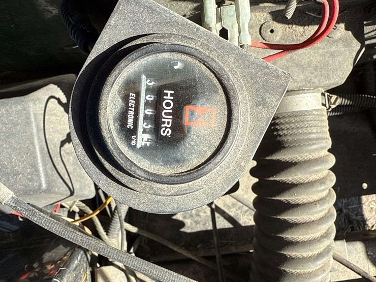 2004-e-z-go-st350-gas-utility-cart-image-9