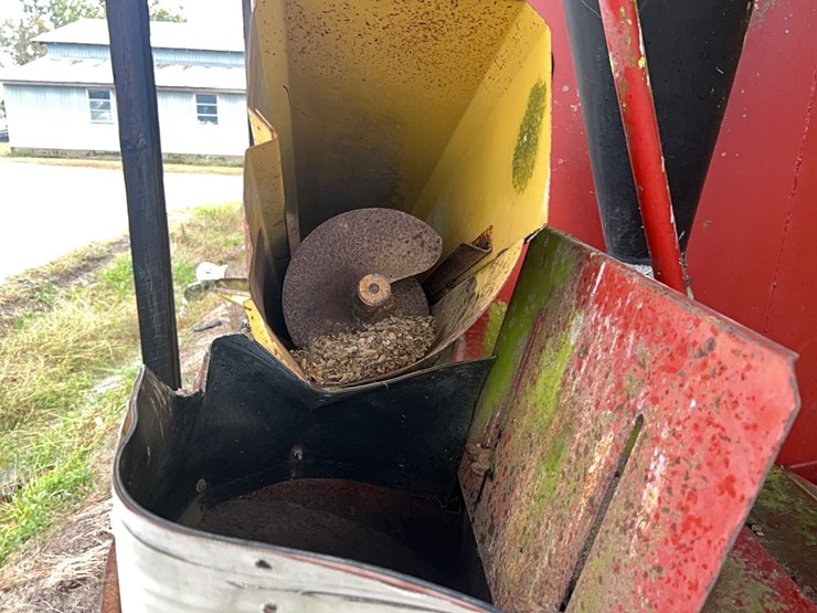 new-holland-358-image-14