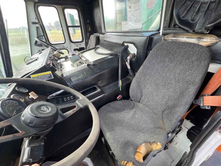 2013-mack-leu633-image-30