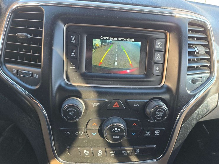 2017-jeep-grand-cherokee-laredo-image-15