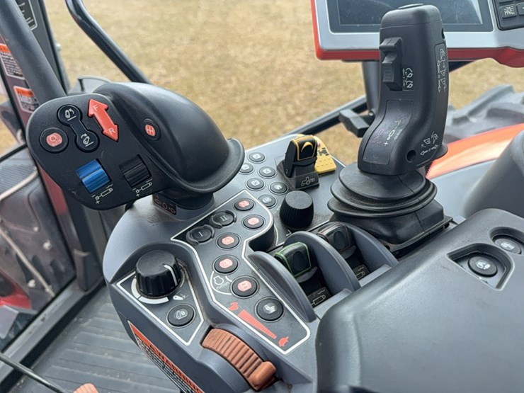 kubota-m7-172-premium-image-80