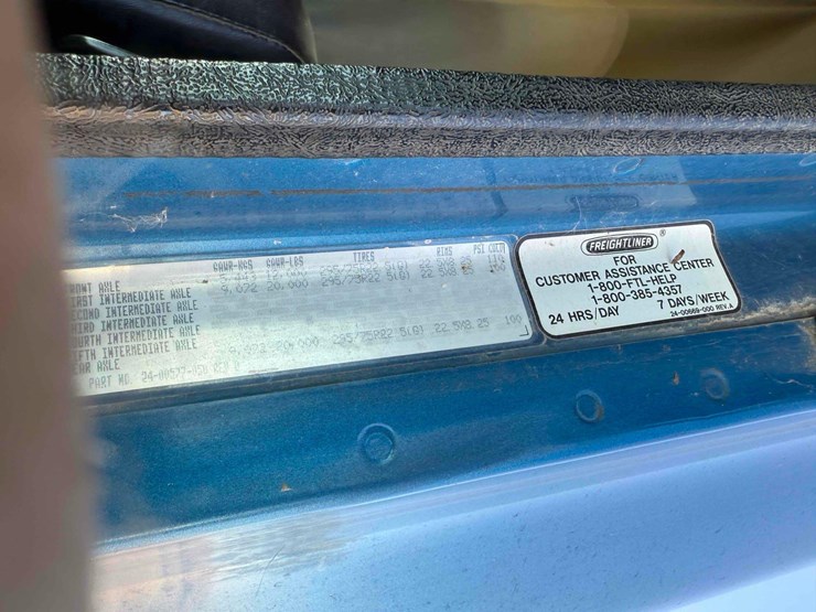 2000-freightliner-fl120-century-class-semi-image-15