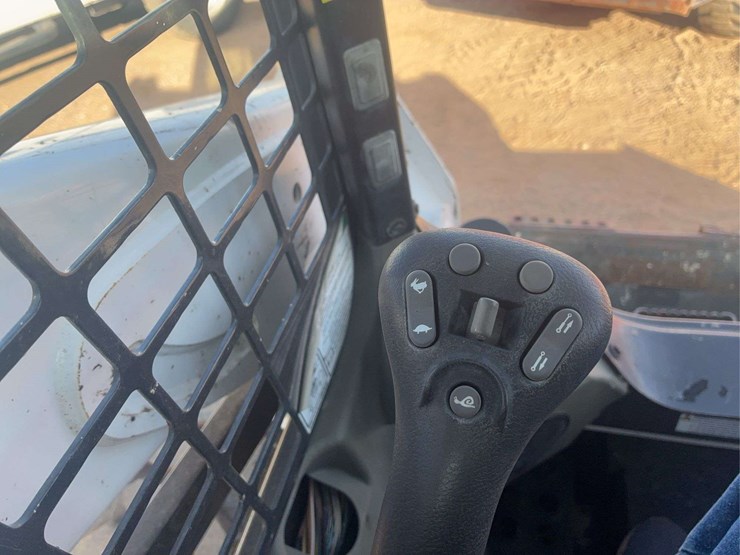 2019-bobcat-s570-image-15